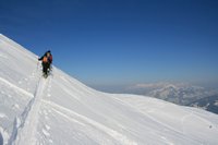 Aufstiegsspur im oberen Drittel - rechts im Hintergrund der Wilde Kaiser