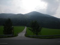 Am Parkplatz Hundhamer Berg sieht man bereits den Schwarzenberg