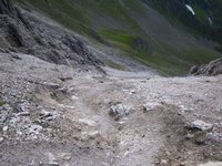 Abstieg ber die Schotterrinne